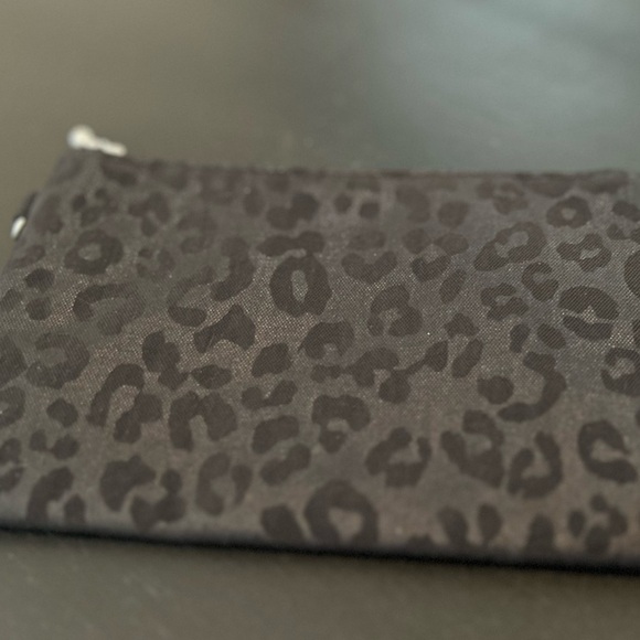 Baggallini Black Leopard Print Wallet - Picture 5 of 5